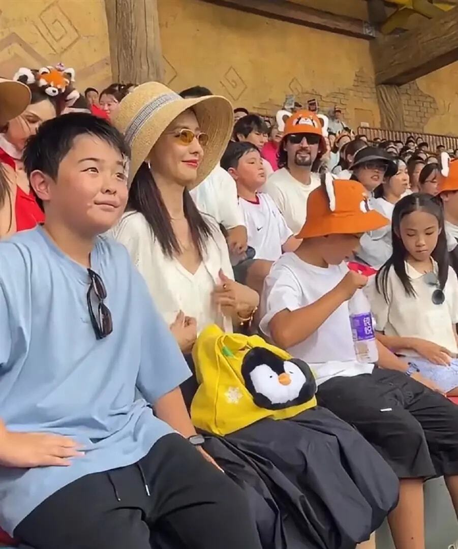 佟丽娅带朵朵游动物园冲上热搜：与陈思诚把离婚过成了&ldquo;育儿合伙&rdquo;