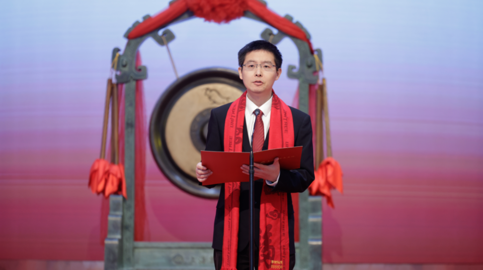 他押中宇树也押中银河通用：投资人尹方鸣的低调传奇之路