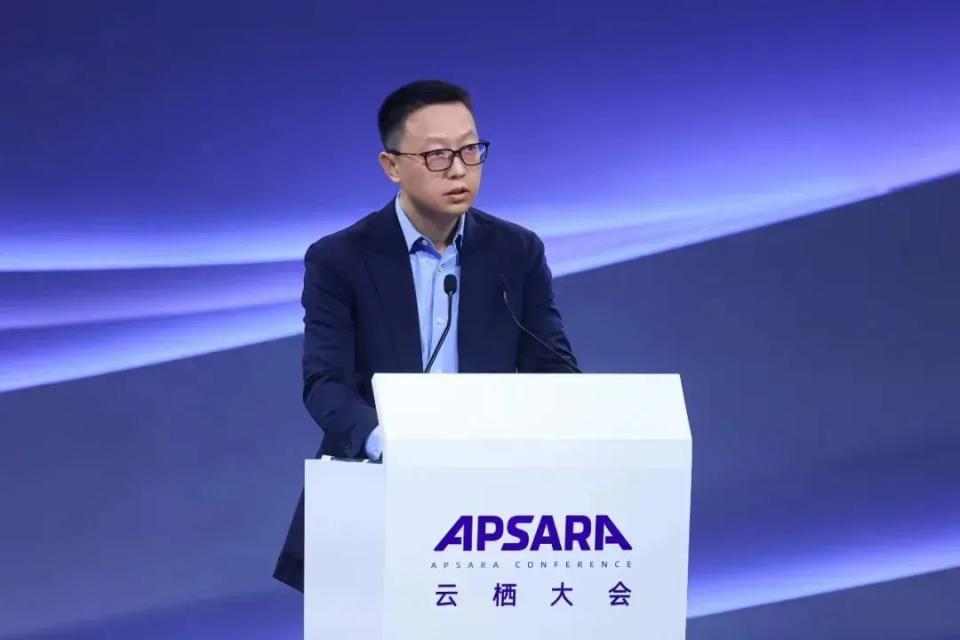 阿里囤积5000亿现金押注AI：三年3800亿投资背后的搏命赌局
