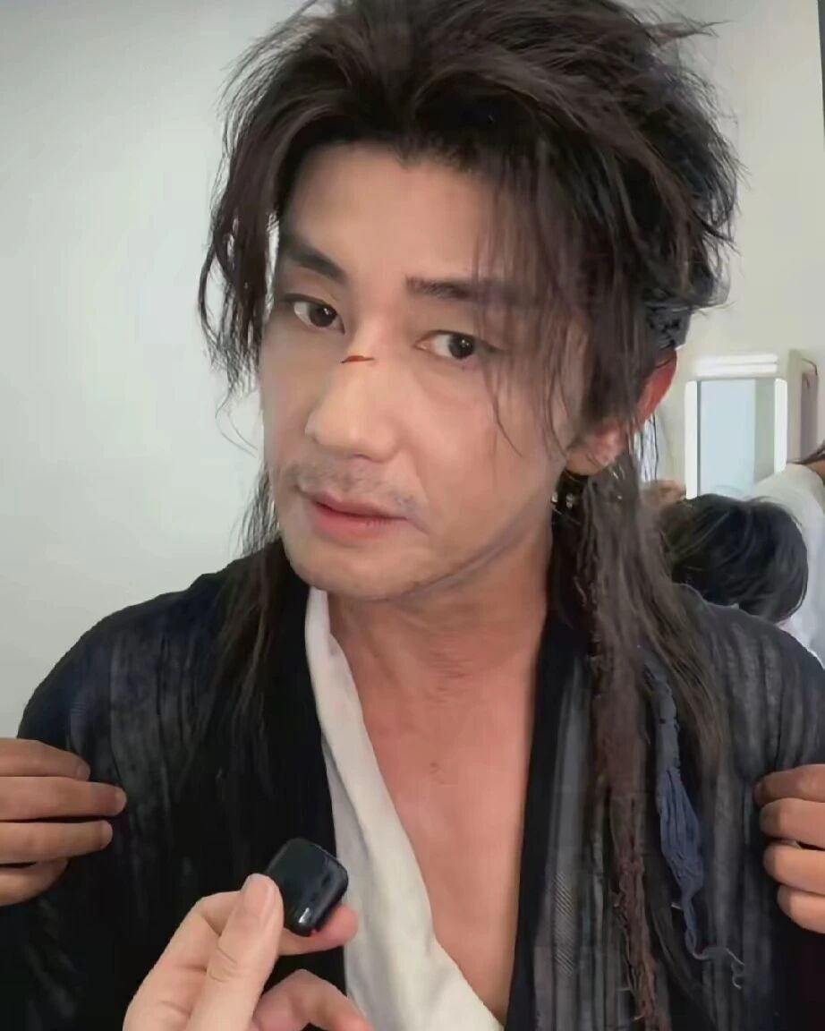 赵露思转型女老板：停业19个月后监制首作，反向签约前老板