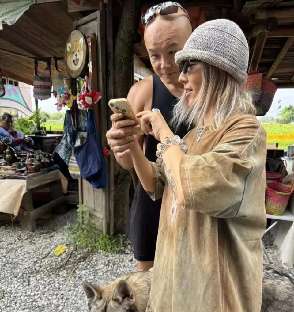 前主持人隐居大理：乐嘉51岁单身带娃，硬核教育引争议