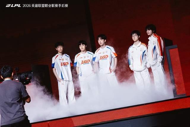 LPL新生代中单汤圆离开RNG后迎来爆发，率LGD淘汰TES晋级下一轮