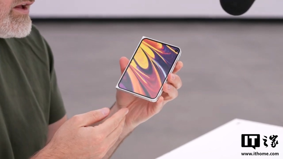 iPhone 18 Pro Max与首款折叠iPhone Ultra机模亮相：设计细节全解析