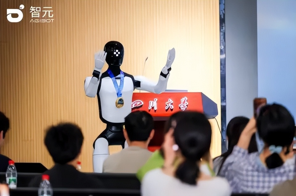 稚晖君智元机器人启动港股IPO：估值瞄准400亿港元，校招遍布20余所高校